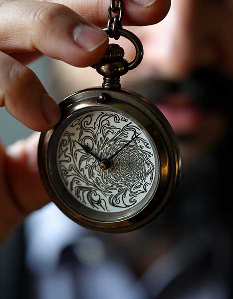 terapia prin hipnoza cu ajutorul unui ceas de buzunar hipnotic